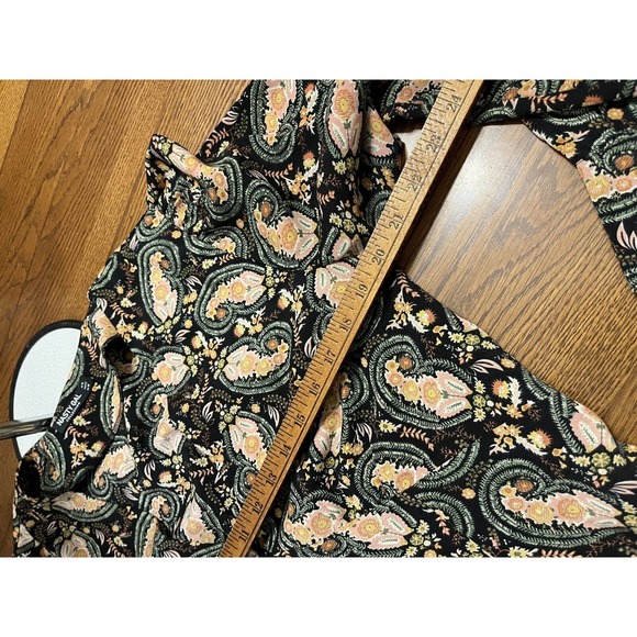 Nasty Gal Cropped V Neck Paisley Blouse Sz 10 Med/Lg EUC Black Peach Multicolor - Picture 7 of 8